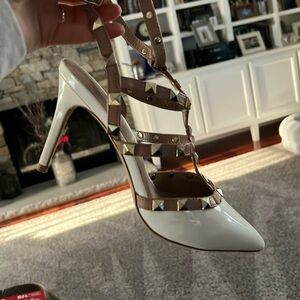 Mix No. 6 White and Tan Heels, Size 8